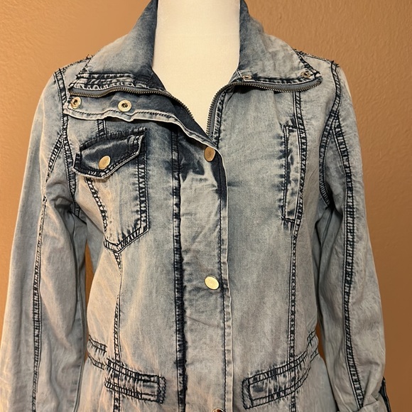 ASHLEY - Picture 5 of 8